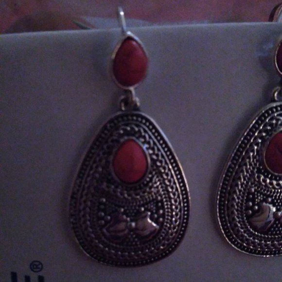 Western Style Earrings - Picture 2 of 4